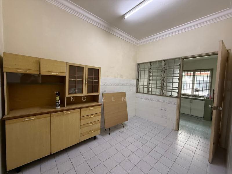 2-storey Terraced House for Sale in Bandar Putra Kulai (Kulai) - NG ZEN XI - Kitchen - PropertyGuru.com.my