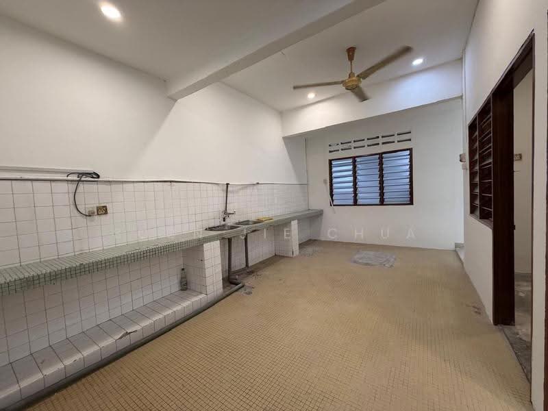 1-storey Terraced House for Sale in Taman Sahabat (Semenyih) - Soon Jie Chua - Kitchen - PropertyGuru.com.my