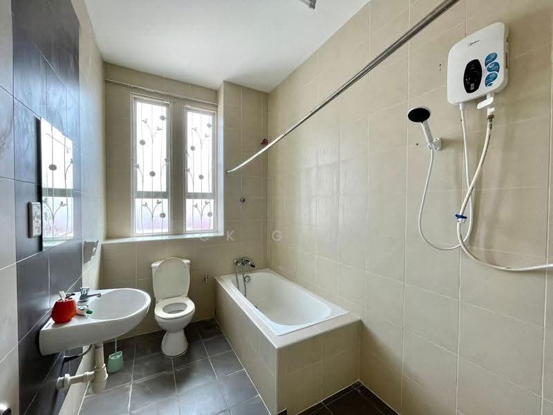Rumah Teres 2.5-Tingkat untuk Disewa di Sungai Ara (Penang) - CK Goh - Bathroom - PropertyGuru.com.my