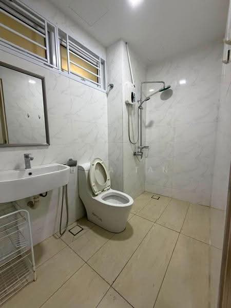Kediaman Servis untuk Disewa di Twin Galaxy (Dwi Galaksi) - Julia Tan - Bathroom - PropertyGuru.com.my