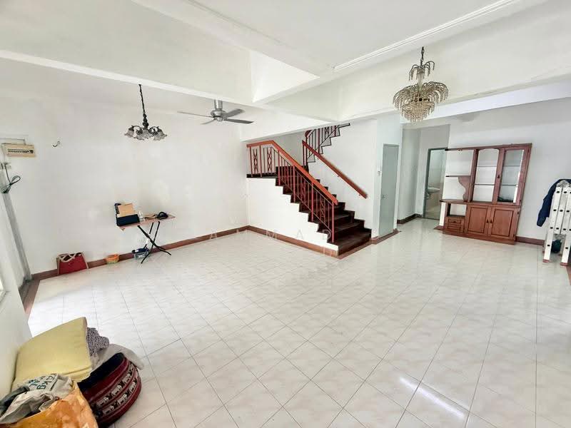Rumah Teres 2-Tingkat untuk Dijual di Seksyen 31 (Shah Alam) - Mohammad Din Majid - Living Room - PropertyGuru.com.my