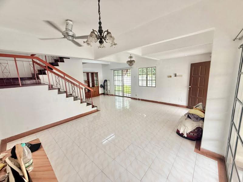 Rumah Teres 2-Tingkat untuk Dijual di Seksyen 31 (Shah Alam) - Mohammad Din Majid - Living Room - PropertyGuru.com.my