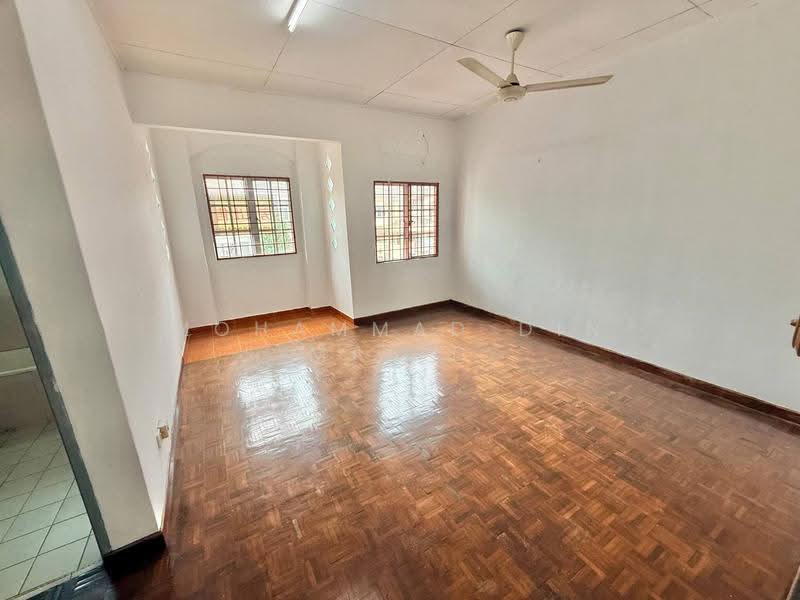 Rumah Teres 2-Tingkat untuk Dijual di Seksyen 31 (Shah Alam) - Mohammad Din Majid - Living Room - PropertyGuru.com.my