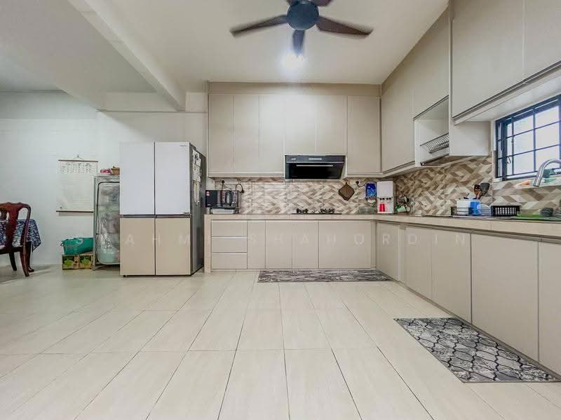 Rumah Teres 2-Tingkat untuk Dijual di Taman Bunga Negara (Shah Alam) - Syahmi Shahordin - Kitchen - PropertyGuru.com.my