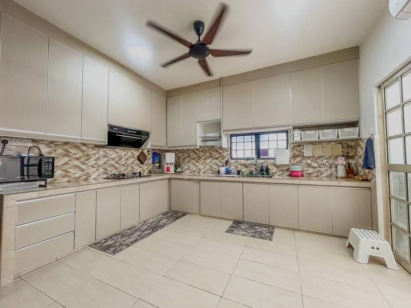 Rumah Teres 2-Tingkat untuk Dijual di Taman Bunga Negara (Shah Alam) - Syahmi Shahordin - Kitchen - PropertyGuru.com.my