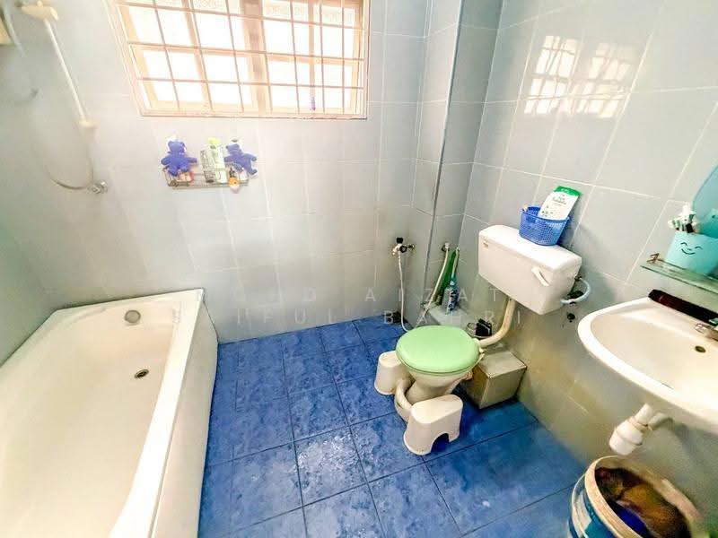 2-storey Terraced House for Sale in Bandar Tun Hussein Onn (Cheras) - Mohd Aizat Saiful Bahri - Bathroom - PropertyGuru.com.my