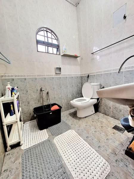 2-storey Terraced House for Sale in Seksyen 7 (Shah Alam) - Mohammad Din Majid - Bathroom - PropertyGuru.com.my