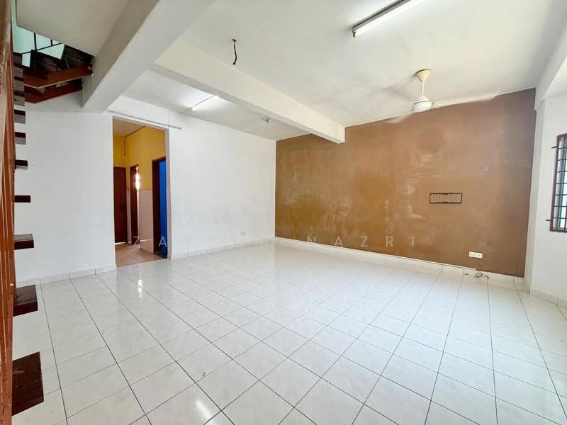 2-storey Terraced House for Sale in Kajang (Selangor) - Zaffur Nazri - Living Room - PropertyGuru.com.my