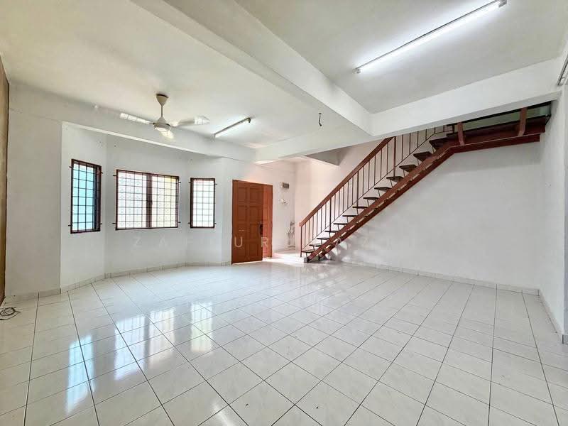 2-storey Terraced House for Sale in Kajang (Selangor) - Zaffur Nazri - Living Room - PropertyGuru.com.my