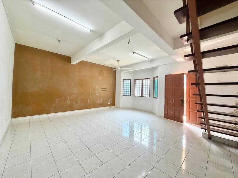 2-storey Terraced House for Sale in Kajang (Selangor) - Zaffur Nazri - Living Room - PropertyGuru.com.my
