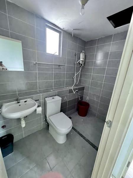 Kondominium untuk Dijual di Alam Damai - Fiona Lai - Bathroom - PropertyGuru.com.my