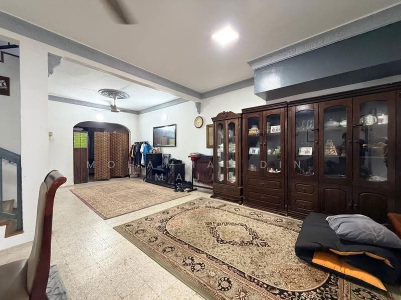 Rumah Teres 2-Tingkat untuk Dijual di Seksyen 4 (Shah Alam) - Mohammad Din Majid - Living Room - PropertyGuru.com.my