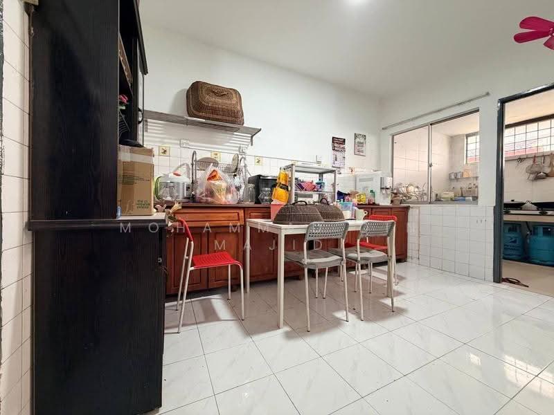 Rumah Teres 2-Tingkat untuk Dijual di Seksyen 4 (Shah Alam) - Mohammad Din Majid - Kitchen - PropertyGuru.com.my