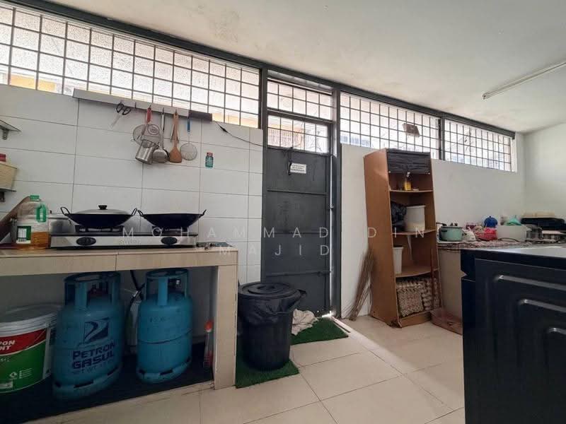 Rumah Teres 2-Tingkat untuk Dijual di Seksyen 4 (Shah Alam) - Mohammad Din Majid - Kitchen - PropertyGuru.com.my