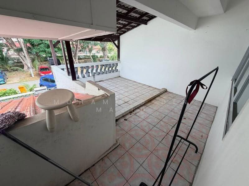 Rumah Teres 2-Tingkat untuk Dijual di Seksyen 4 (Shah Alam) - Mohammad Din Majid - Balcony - PropertyGuru.com.my