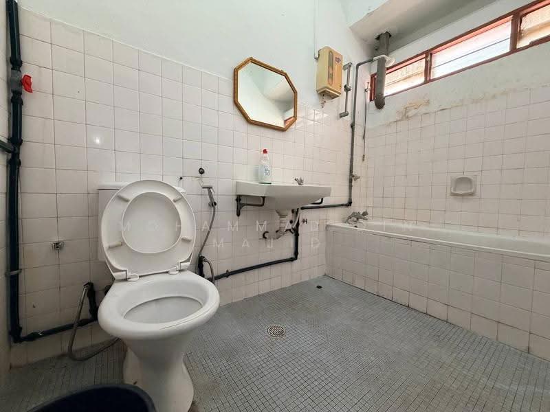 Rumah Teres 2-Tingkat untuk Dijual di Seksyen 4 (Shah Alam) - Mohammad Din Majid - Bathroom - PropertyGuru.com.my