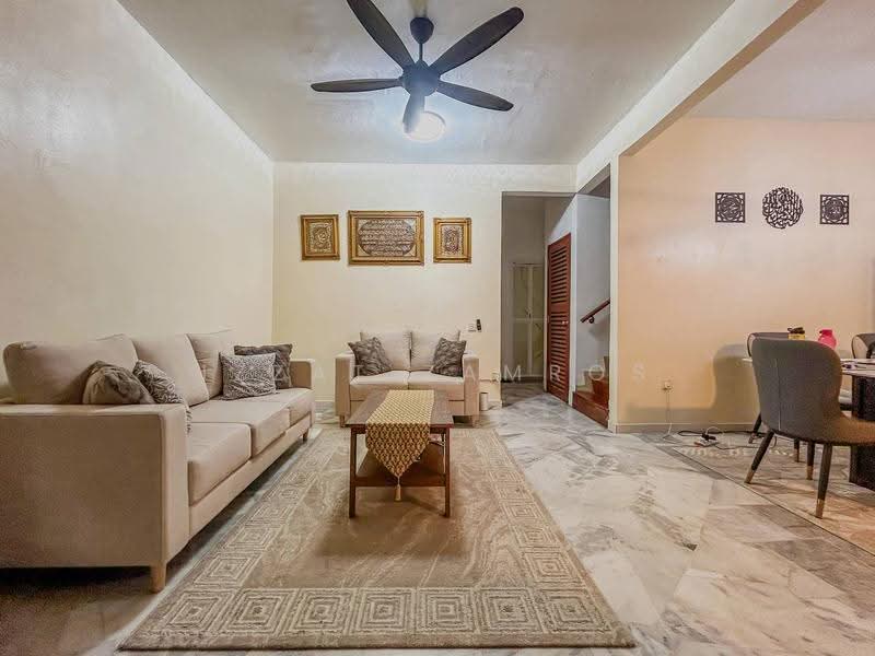 2-storey Terraced House for Sale in Taman Bunga Negara (Shah Alam) - Izzat Zamros - Living Room - PropertyGuru.com.my