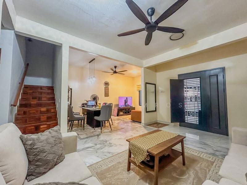 2-storey Terraced House for Sale in Taman Bunga Negara (Shah Alam) - Izzat Zamros - Living Room - PropertyGuru.com.my