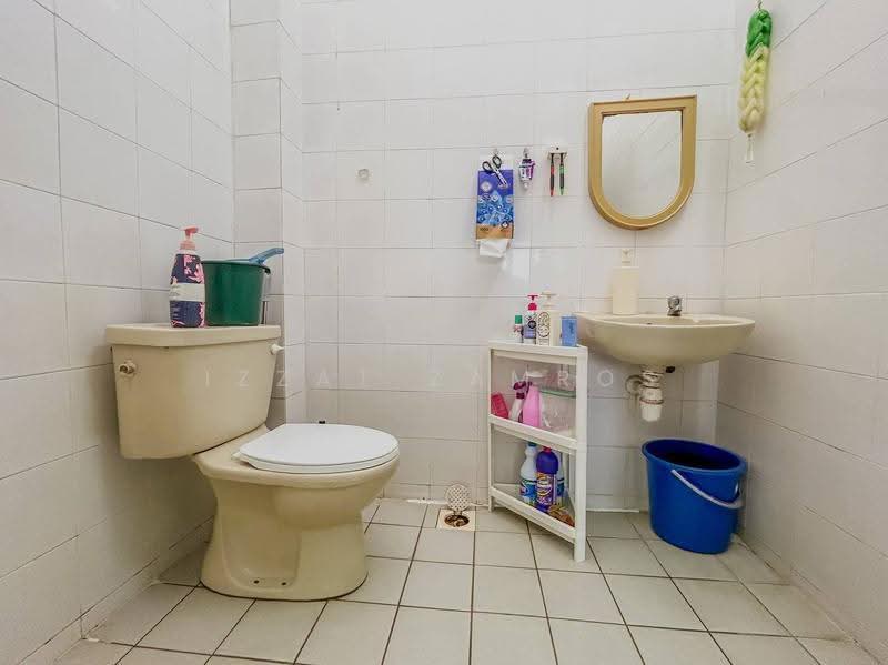 2-storey Terraced House for Sale in Taman Bunga Negara (Shah Alam) - Izzat Zamros - Bathroom - PropertyGuru.com.my