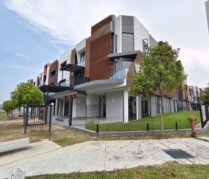 3-storey Terraced House for Sale in Taman Puchong Legenda (Puchong) - JK Lau - Exterior - PropertyGuru.com.my