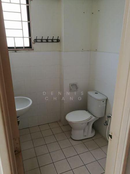 Flat for Sale at Sri Manja Square Petaling Jaya - Dennis Chang - Bathroom - PropertyGuru.com.my