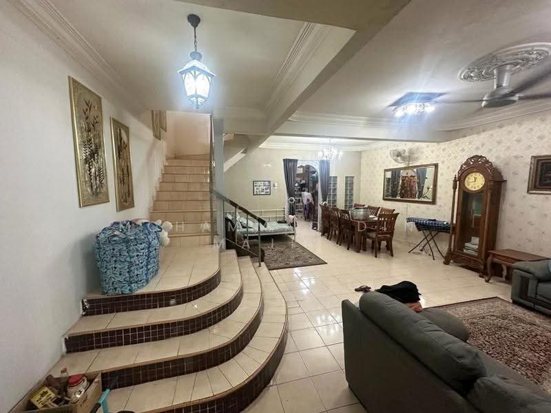 2-storey Terraced House for Sale in Taman Bukit Subang (Shah Alam) - Mohammad Din Majid - Living Room - PropertyGuru.com.my