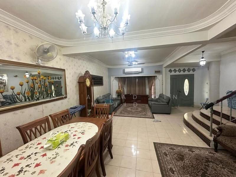 2-storey Terraced House for Sale in Taman Bukit Subang (Shah Alam) - Mohammad Din Majid - Living Room - PropertyGuru.com.my
