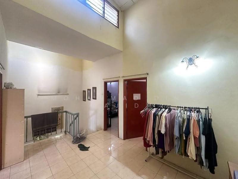 2-storey Terraced House for Sale in Taman Bukit Subang (Shah Alam) - Mohammad Din Majid - Interior - PropertyGuru.com.my