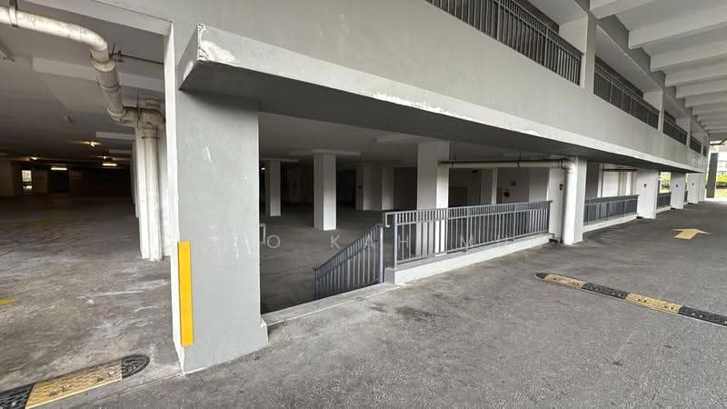 Retail Space for Rent in Taman Equine (Seri Kembangan) - Choo Kah Mun - Car Park - PropertyGuru.com.my