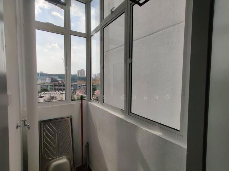 Kediaman Servis untuk Dijual di 121 Residences - Dennis Chang - Balcony - PropertyGuru.com.my