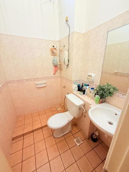 2-storey Terraced House for Sale in Putra Heights (Subang Jaya) - Hana Wahid - Bathroom - PropertyGuru.com.my
