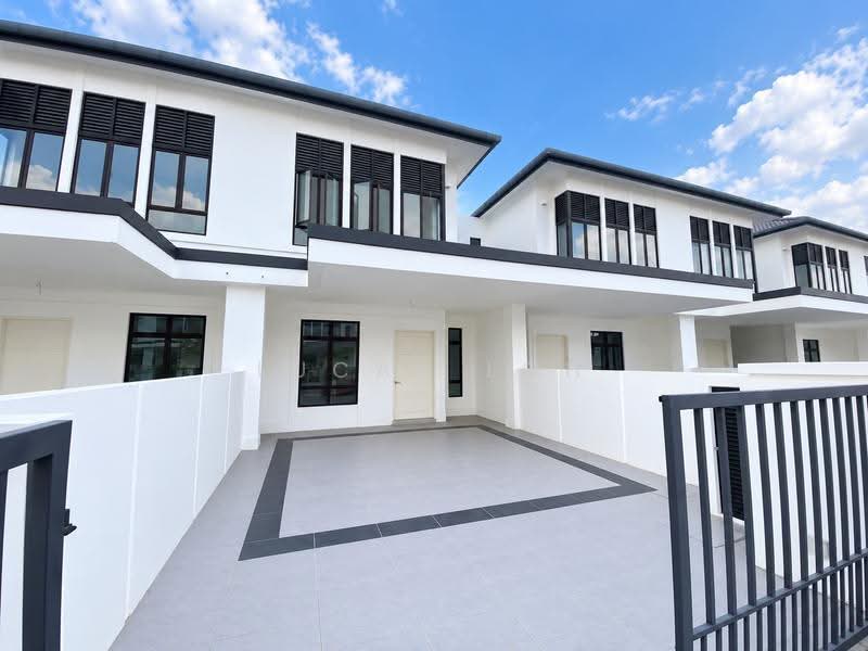 Rumah Teres 2-Tingkat untuk Dijual di Eco Grandeur (Puncak Alam) - Lucas Loh - Exterior - PropertyGuru.com.my