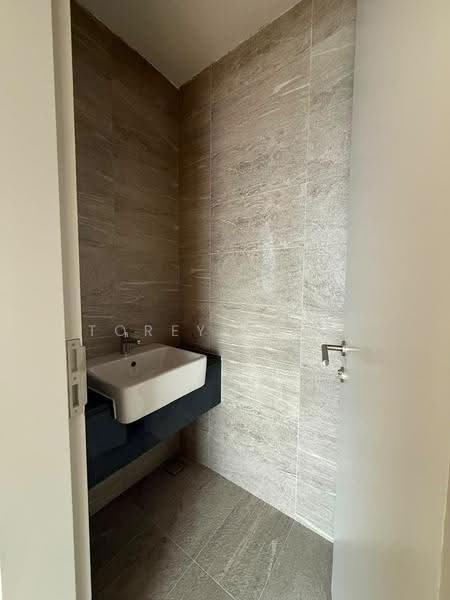 Kediaman Servis untuk Dijual di Edelweiss @ Tropicana Gardens - Torey Wong - Bathroom - PropertyGuru.com.my