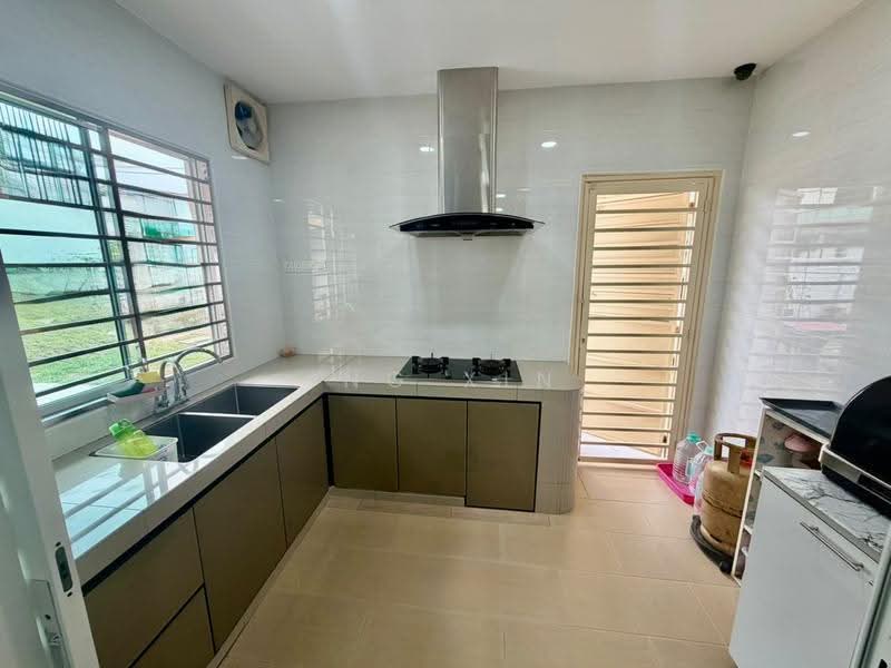 Rumah Berkembar untuk Dijual di Taman Perling (Perling) - Ing Xin - Kitchen - PropertyGuru.com.my