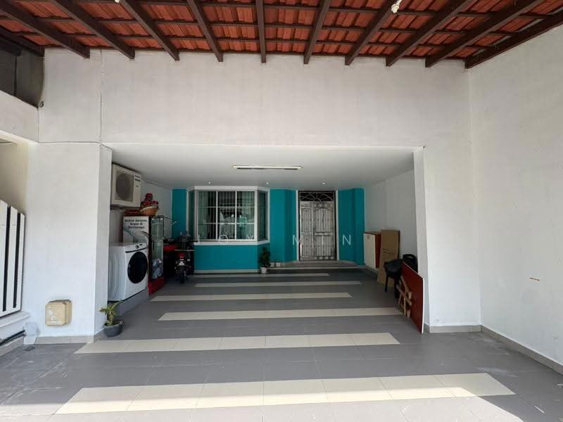 2.5-storey Terraced House for Rent in Taman Sutera (Johor Bahru) - Joy Min - Entrance - PropertyGuru.com.my