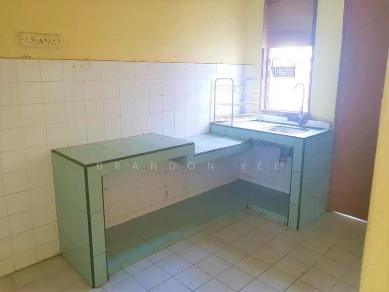 Rumah Teres 2-Tingkat untuk Dijual di Taman Pinggiran Putra (Seri Kembangan) - Brandon Yee - Kitchen - PropertyGuru.com.my