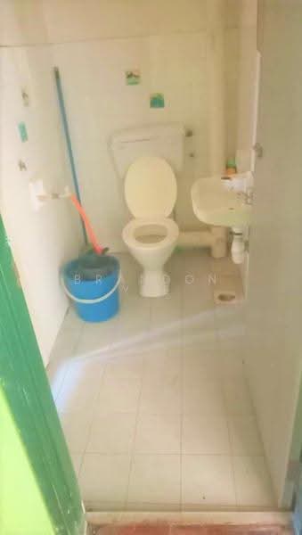 Rumah Teres 2-Tingkat untuk Dijual di Taman Pinggiran Putra (Seri Kembangan) - Brandon Yee - Bathroom - PropertyGuru.com.my