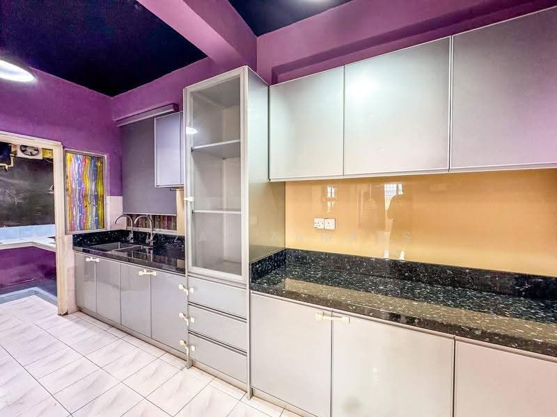 Apartment for Sale at Amazing Heights - Izzat Zamros - Kitchen - PropertyGuru.com.my