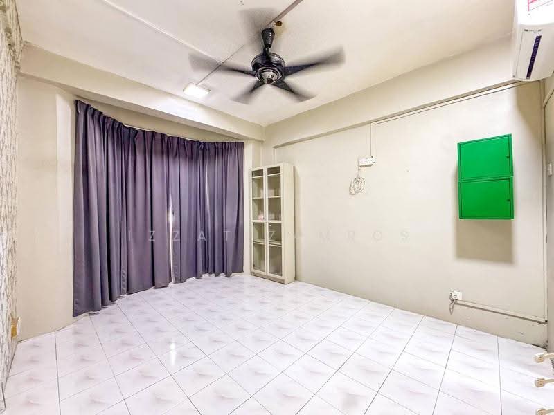 Apartment for Sale at Amazing Heights - Izzat Zamros - Living Room - PropertyGuru.com.my