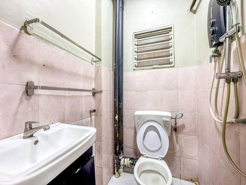 Apartment for Sale at Amazing Heights - Izzat Zamros - Bathroom - PropertyGuru.com.my