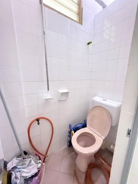 Rumah Flat untuk Dijual di Flat Taman Perling - Shieh Long Chen - Bathroom - PropertyGuru.com.my