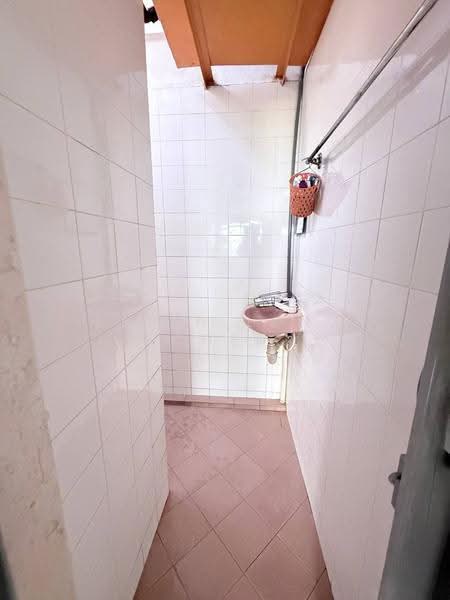 Rumah Flat untuk Dijual di Flat Taman Perling - Shieh Long Chen - Bathroom - PropertyGuru.com.my