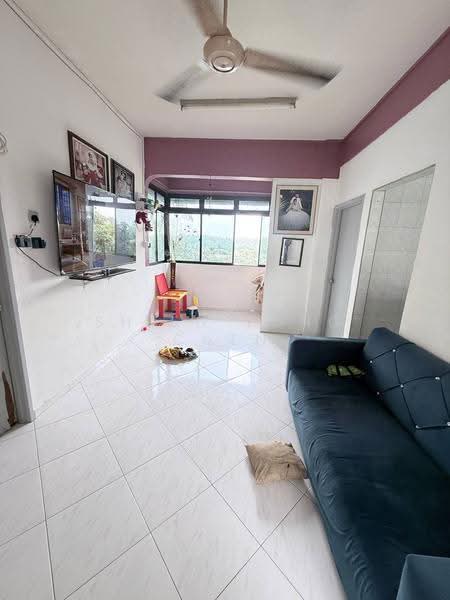 Rumah Flat untuk Dijual di Flat Taman Perling - Shieh Long Chen - Living Room - PropertyGuru.com.my