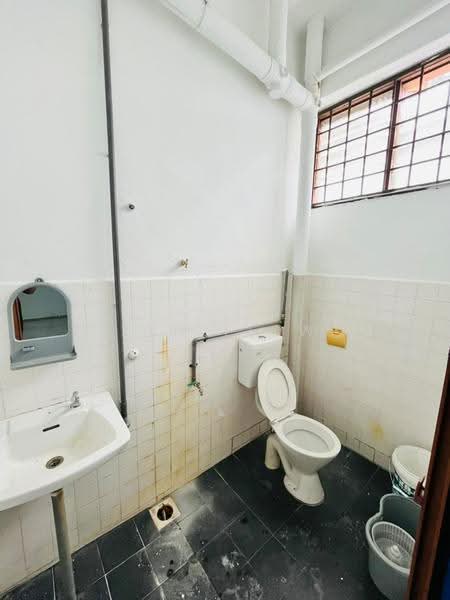 Shop for Rent in Taman Universiti (Skudai) - Zen Liow - Bathroom - PropertyGuru.com.my