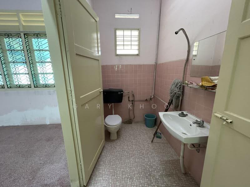 Bungalow House for Rent in Tanjung Bungah (Penang) - Gary Khoo - Bathroom - PropertyGuru.com.my