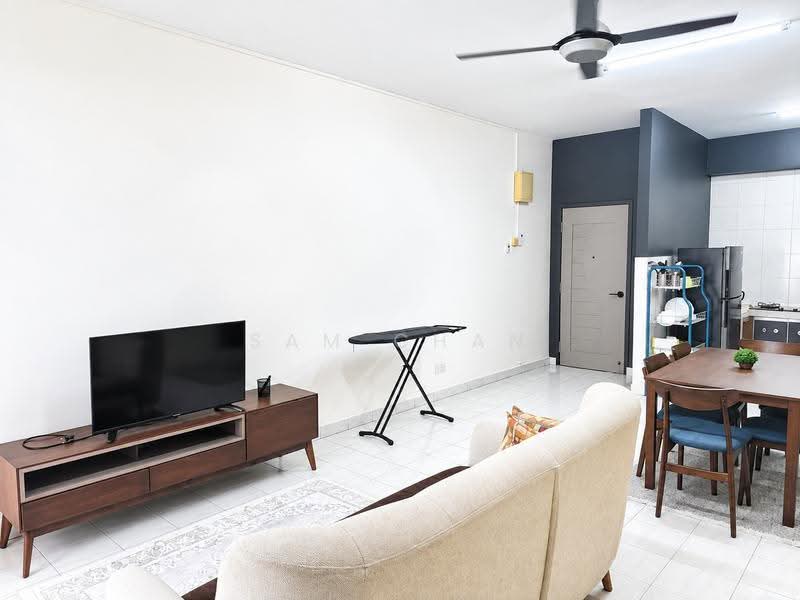 Kondominium untuk Disewa di Kondominium Kristal - Sam Chan - Living Room - PropertyGuru.com.my