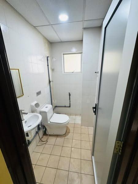 Kondominium untuk Disewa di Kondominium Kristal - Sam Chan - Bathroom - PropertyGuru.com.my