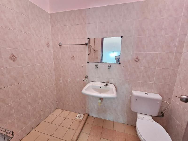 2-storey Terraced House for Sale in Kajang (Selangor) - Bryan Ng - Bathroom - PropertyGuru.com.my