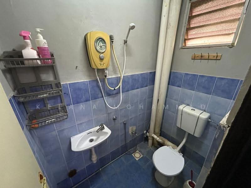 Apartment for Sale at Mentari Court - Kelana Mohammad - Bathroom - PropertyGuru.com.my
