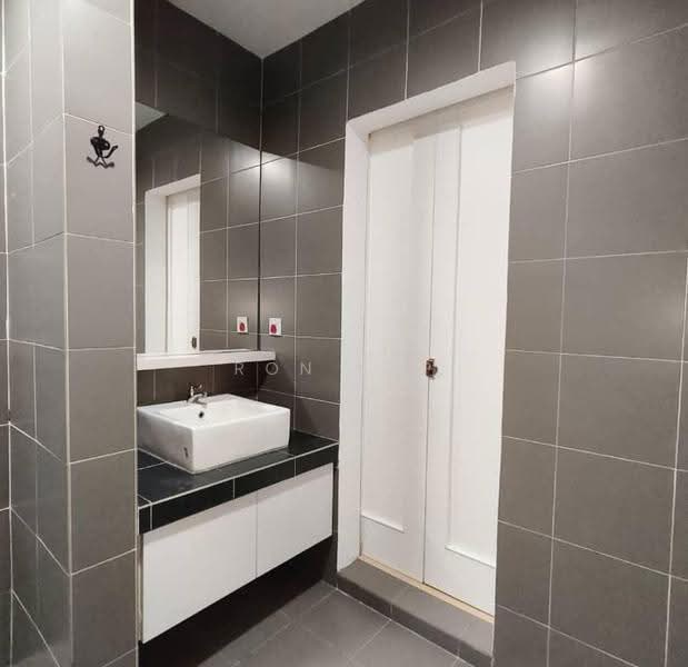 Service Residence for Rent at Hedgeford 10 Residences - Ron Yap - Bathroom - PropertyGuru.com.my